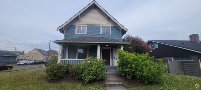 Building Photo - 1801 Oakes Ave Unit Lower Rental