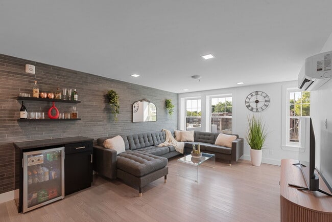 Photo - King's Court