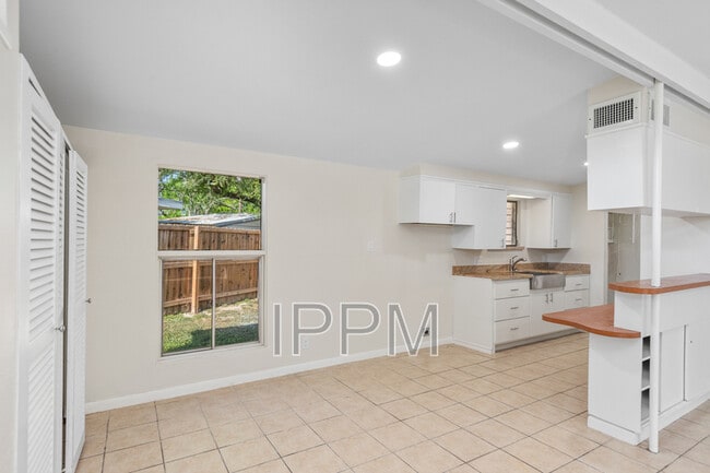 Photo - 1651 Hamilton St
