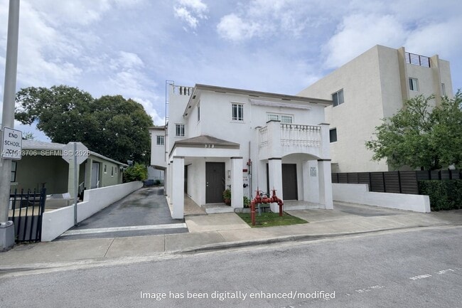 Building Photo - 318 E 6th St Unit 102