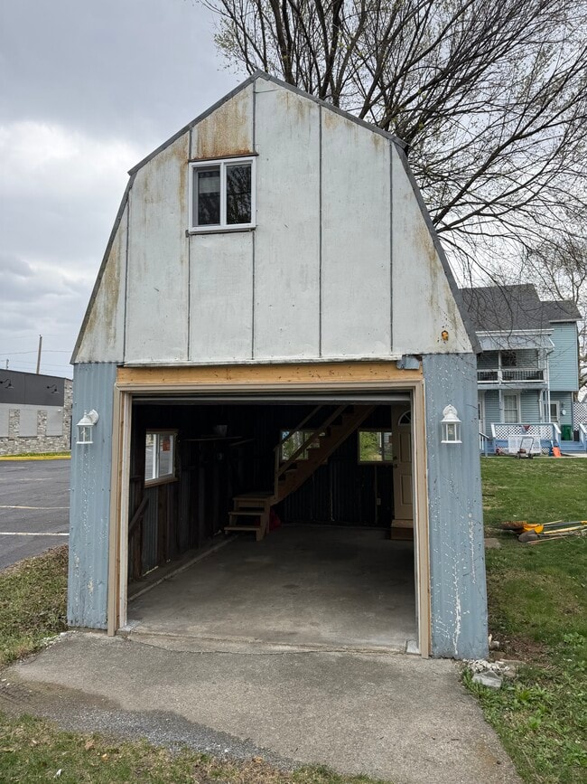 Photo - 658 N Hanover Street
