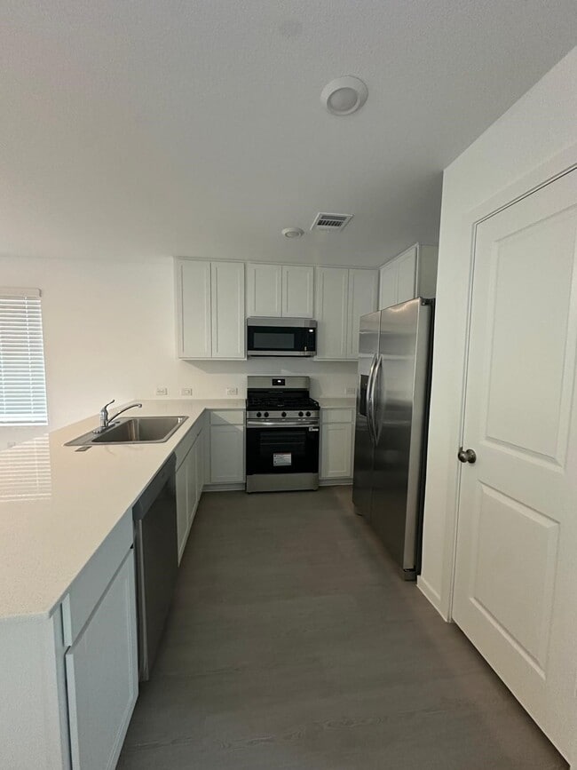 Photo - 939 Pertuso Ln