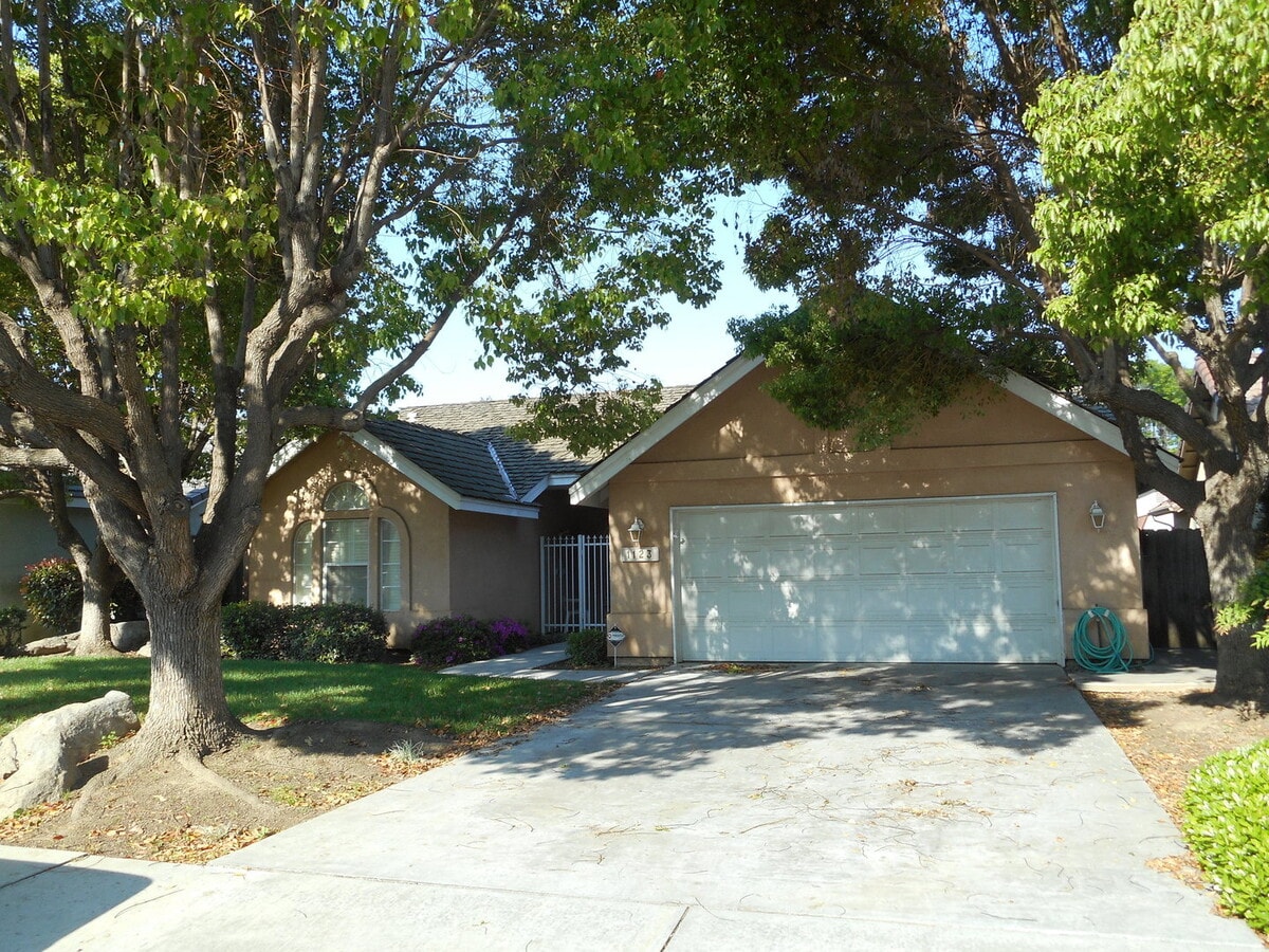 Nice 3 Bedroom 2 Bathroom Home in NW Visalia Coming Soon!! - Nice 3 Bedroom 2 Bathroom Home in NW Visalia Coming Soon!!
