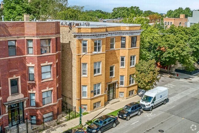 Building Photo - 1022 N Damen Ave Rental