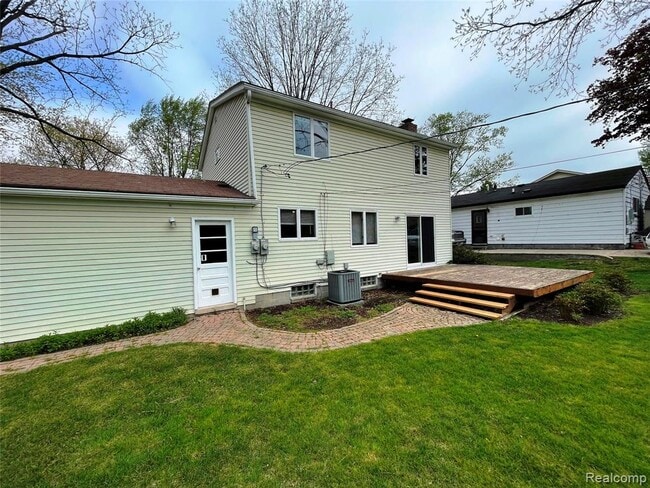 Photo - 2145 Lakeshire Dr