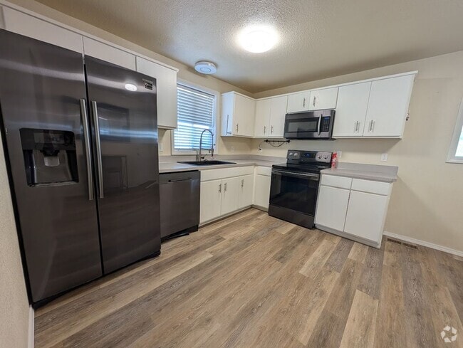 Building Photo - Pet-Friendly Clarkston House with Fenced Yard