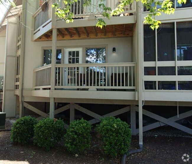 Building Photo - 1BD/1BA Dream Condo Screened In Porch Over...