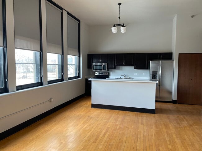 Photo - Central Square Unidad 103