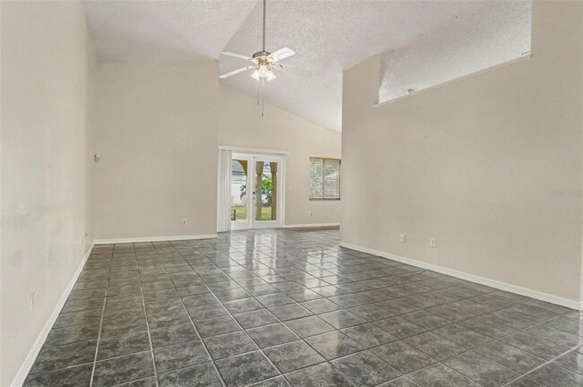 Photo - 1061 Manigan Ave