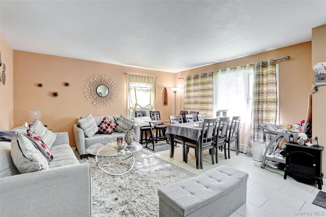 Photo - 36 Suffern Ln