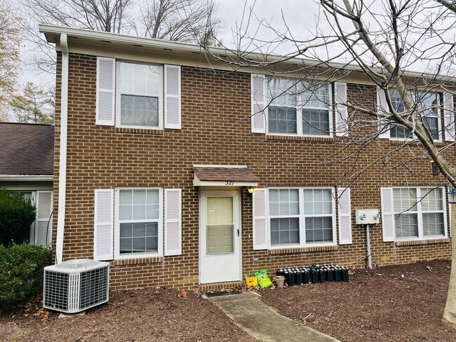 Photo - 327 Charles St