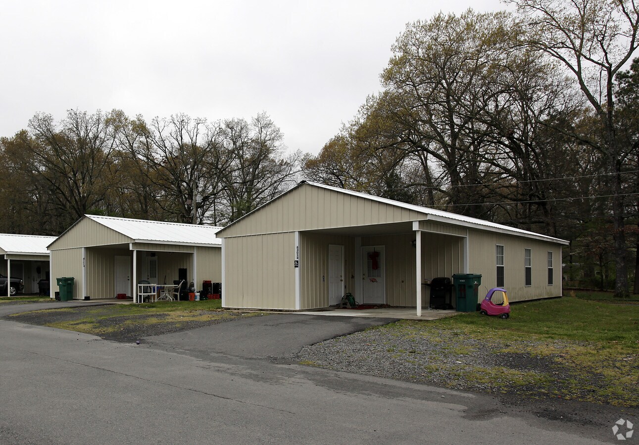 Photo - 6305 Jacksonville Cutoff Rd Apartments