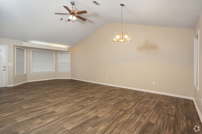 2HAB, 1BA - 1,050 ft² - Rosehill Apartments