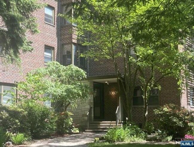 Building Photo - 3060 Edwin Ave Unit 1A