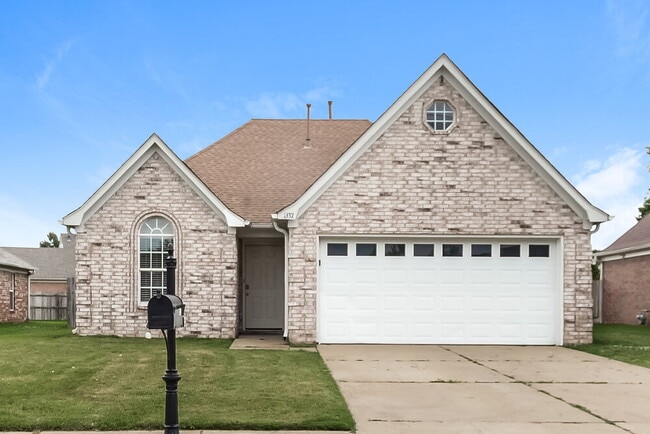Building Photo - 1332 Custer Dr E