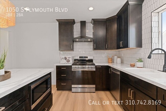 1050 S Plymouth Blvd