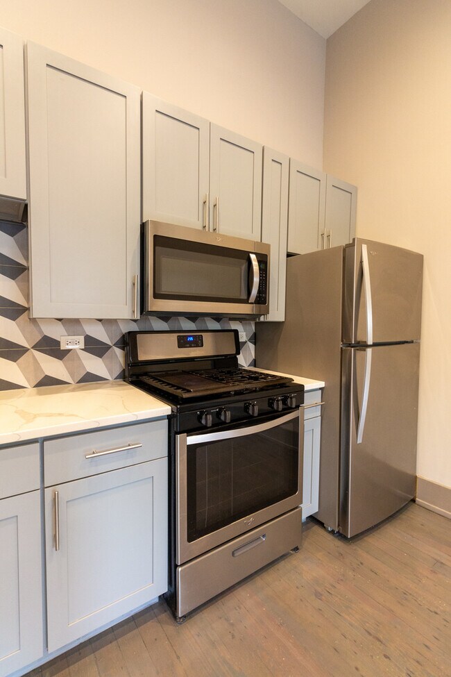 Photo - 2957 N Avers Ave