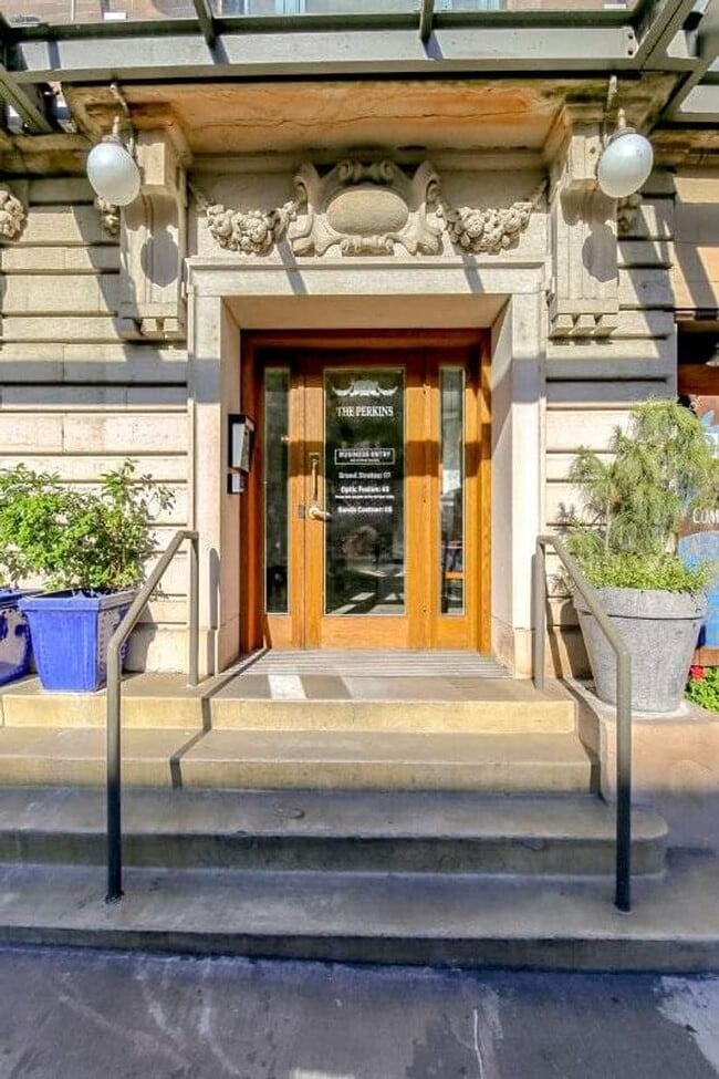 Building Photo - Beautiful Downtown Condo in Tacoma