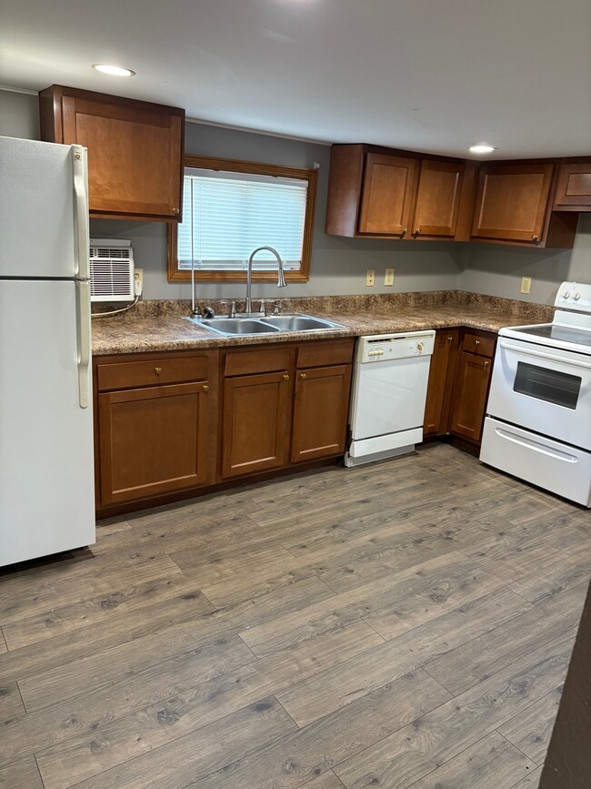 Building Photo - 620 Court St W Unit 620 Rental