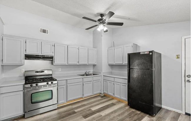 Photo - 991 Brandon Hill Way