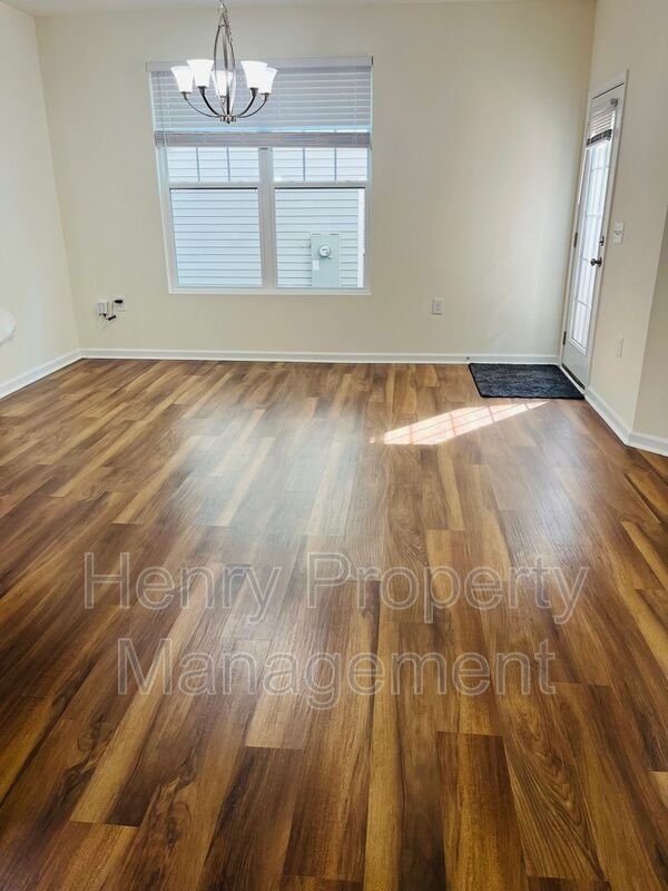 Photo - 1018 Brightskies St