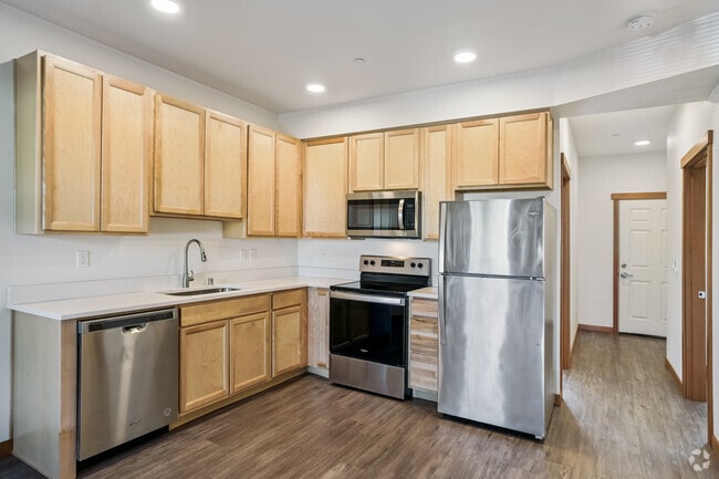 3BR, 1BA - 745SF - Kitchen