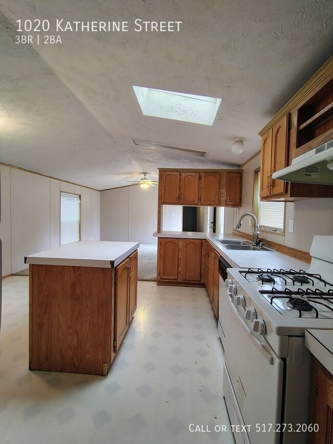 Photo - 1020 Katherine St