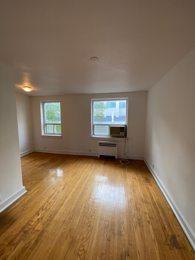 Beautiful 1 bedroom on Yonge Street
