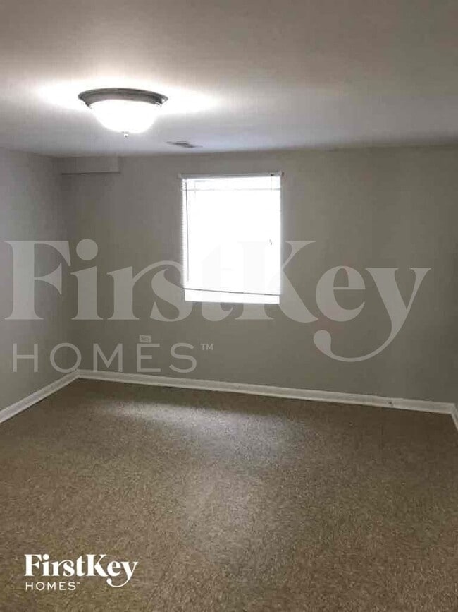 Photo - 17422 Community St