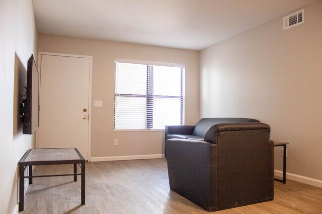 Photo - 903 S Locust