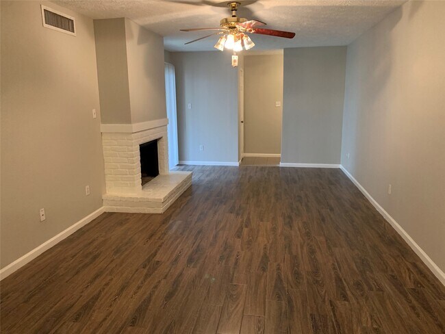 Building Photo - 6401 Deihl Rd Unit 704