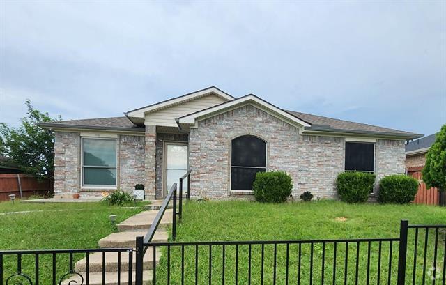 Building Photo - 1100 Cedarcrest Dr Rental
