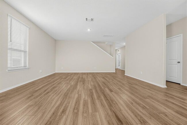 400 Bedford Falls Ln