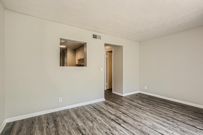 Photo - Lake Park Colonial