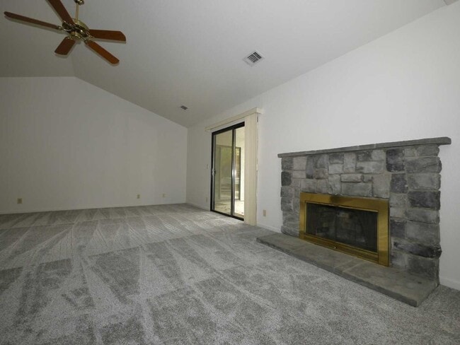 Photo - 110 Detert Ln