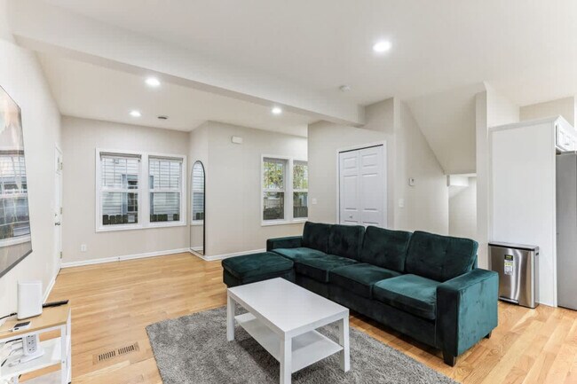Building Photo - 2808 Colfax Ave South Rental