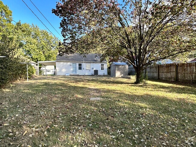 Building Photo - CUTE 2 Bedroom 1 bath near 21st & Gage Rental