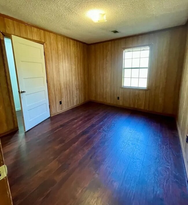 Photo - 1738 Old Oxford Rd