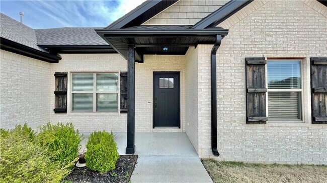 Photo - 610 Captain Hopkins St