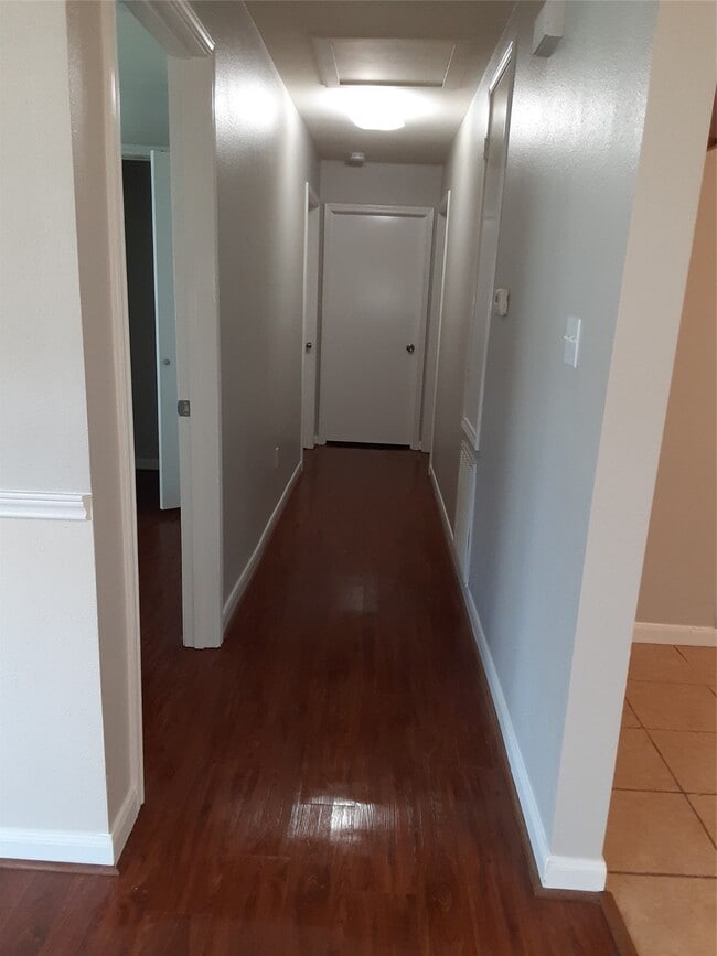 Photo - 146 S Bend Ct