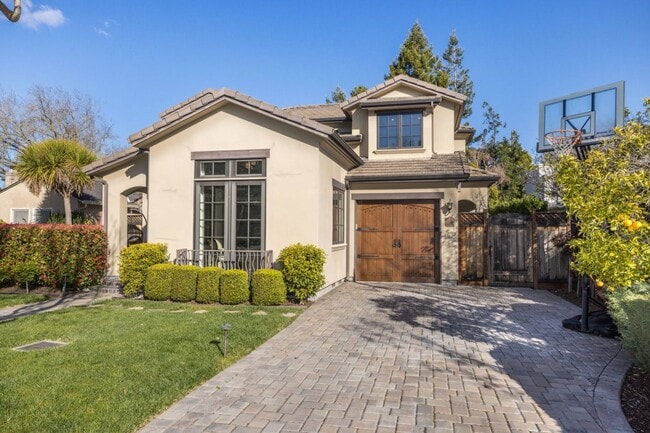 5 Bed, 4.5 Bath Executive Home w/ Designer... - 5 Bed, 4.5 Bath Executive Home w/ Designer...