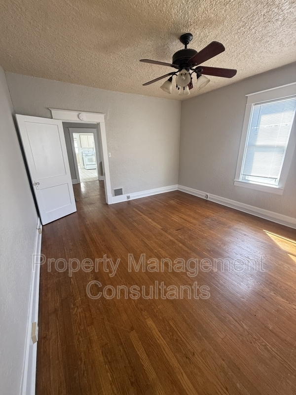 Photo - 1014 E 1st St