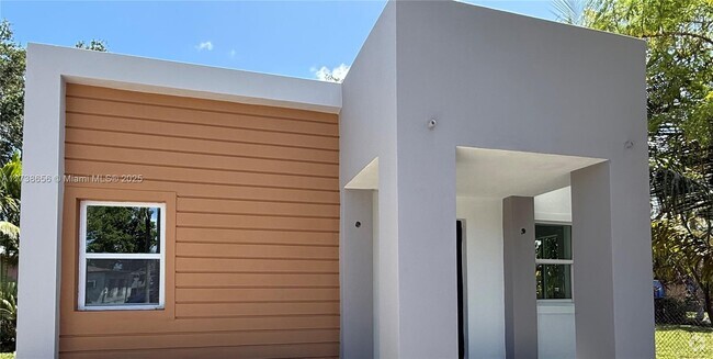 Building Photo - 1160 NW 37th St Rental