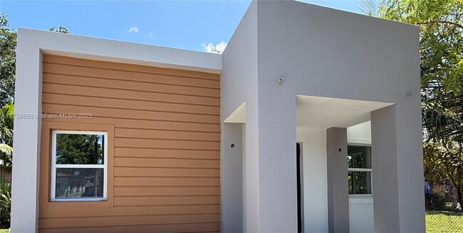 Photo - 1160 NW 37th St Casa