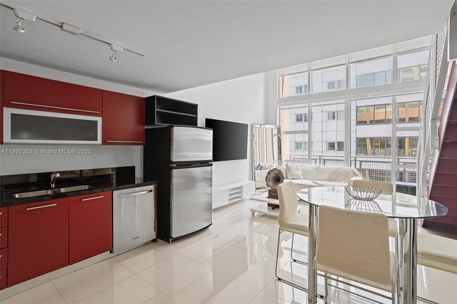 Photo - 253 NE 2nd St Unidad 626