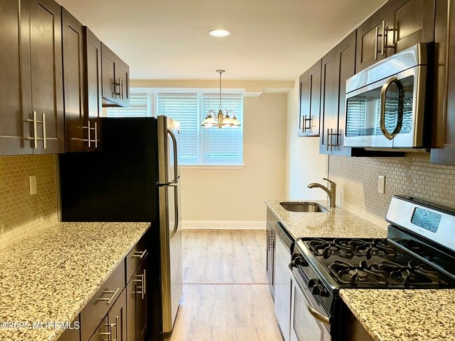 Building Photo - 320 8th Ave Unit 1