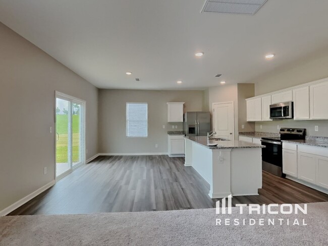 Photo - 141 Gladstone Loop