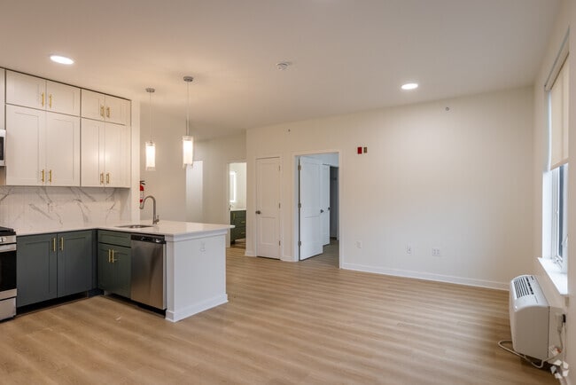2BR, 2BA - 1,098SF