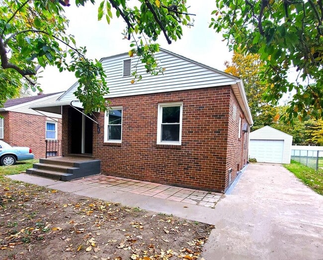 Photo - 2634 Benton St