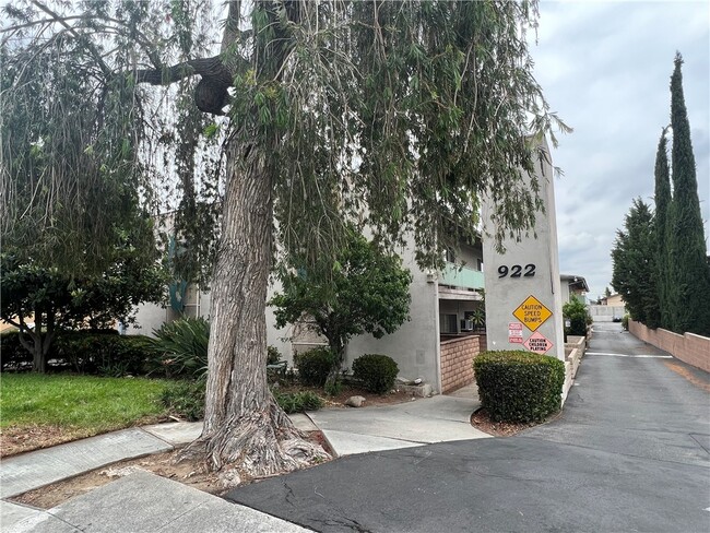 Photo - 922 W Duarte Rd Unit 3